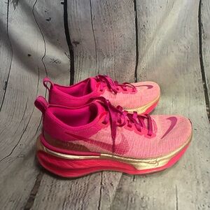 Nike ZoomX Invincible Run 3 Fierce Pink Gold Blast DR2660-602 Women's Size 7 GUC